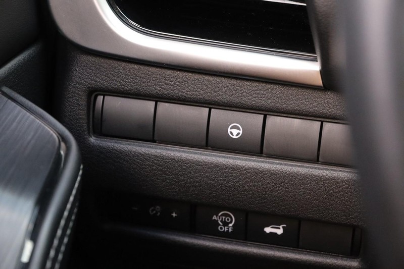 Nissan Rogue Vehicle Image 21