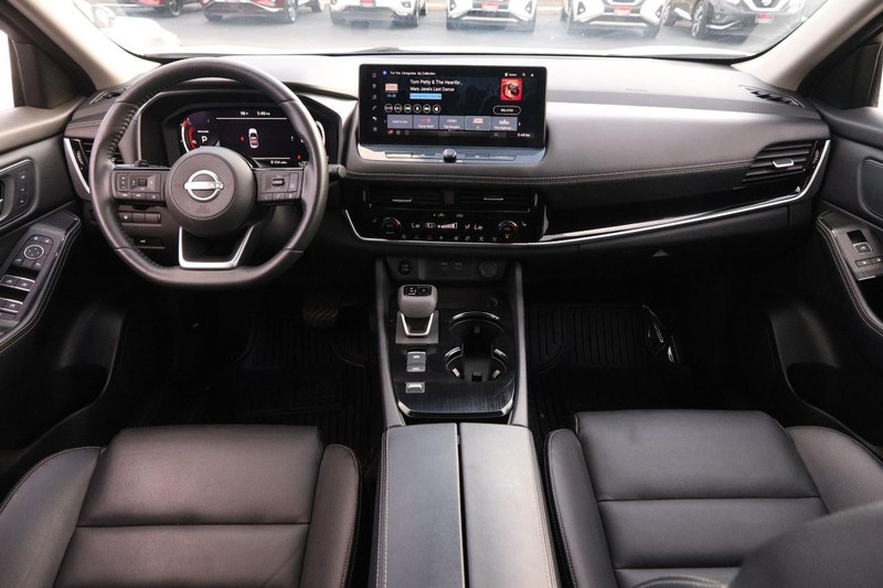 Nissan Rogue Vehicle Image 22