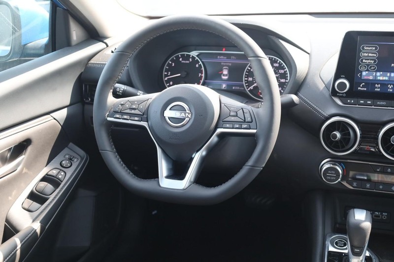 Nissan Sentra Vehicle Image 22