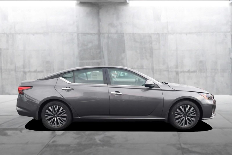 Nissan Altima Vehicle Image 05
