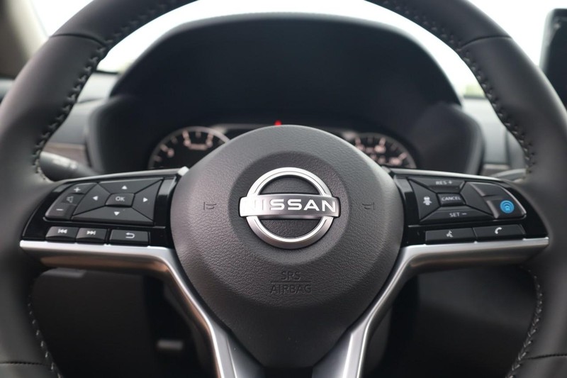 Nissan Altima Vehicle Image 10