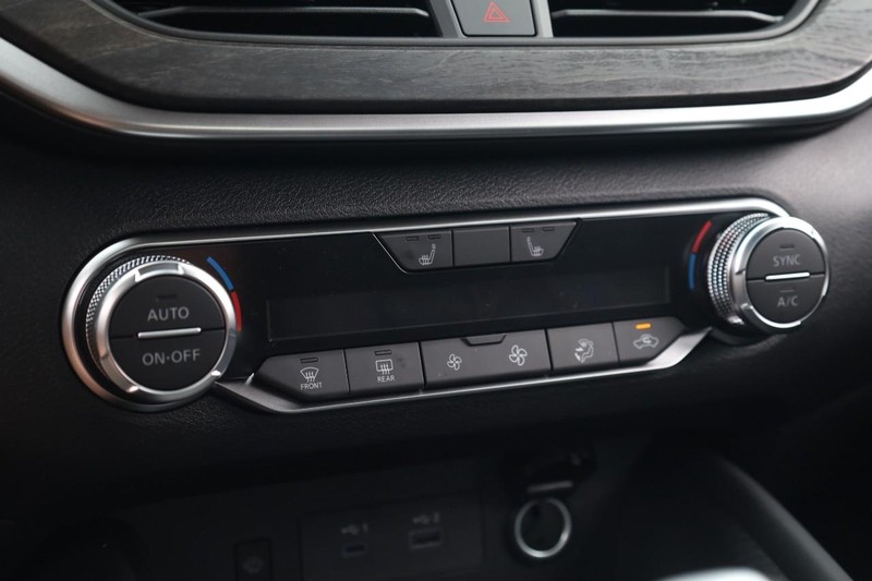 Nissan Altima Vehicle Image 15