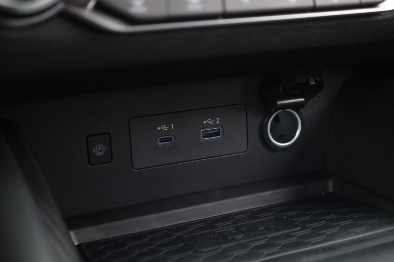 Nissan Altima Vehicle Image 16