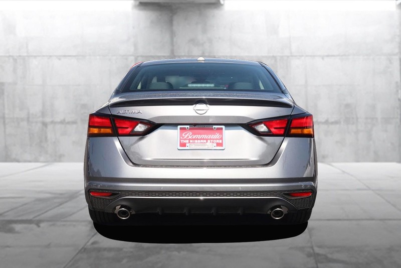 Nissan Altima Vehicle Image 06