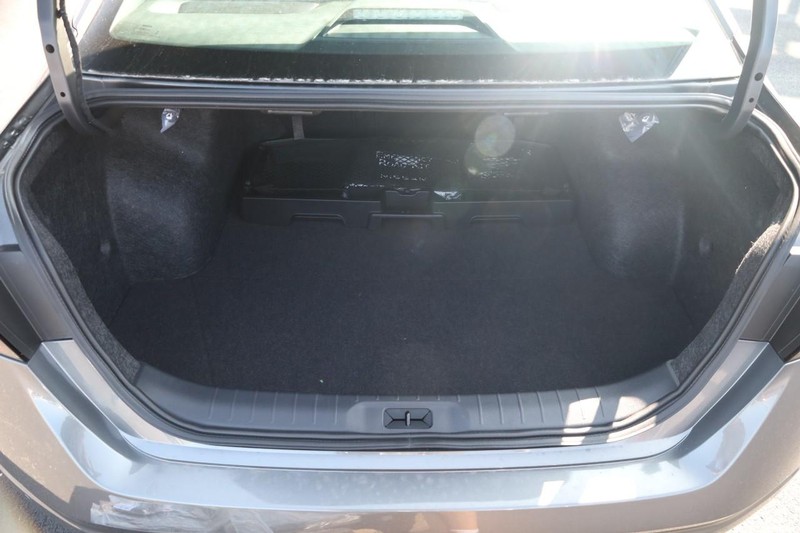 Nissan Altima Vehicle Image 07