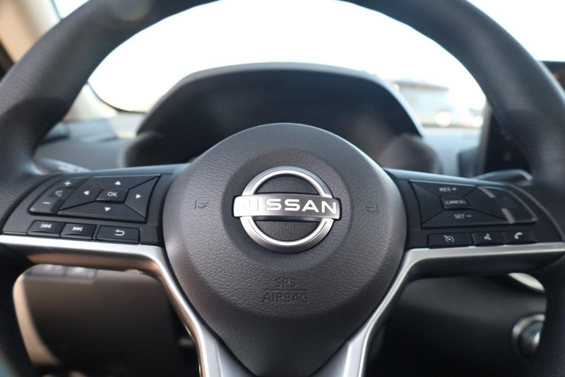 Nissan Altima Vehicle Image 10