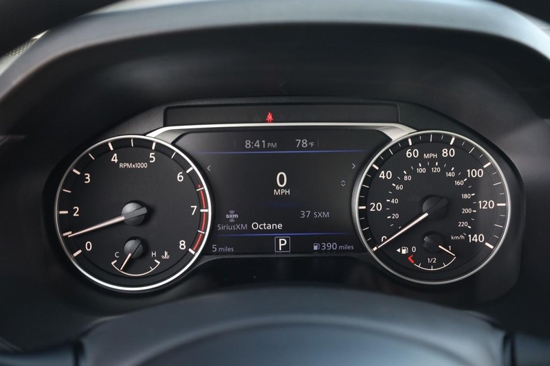 Nissan Altima Vehicle Image 11
