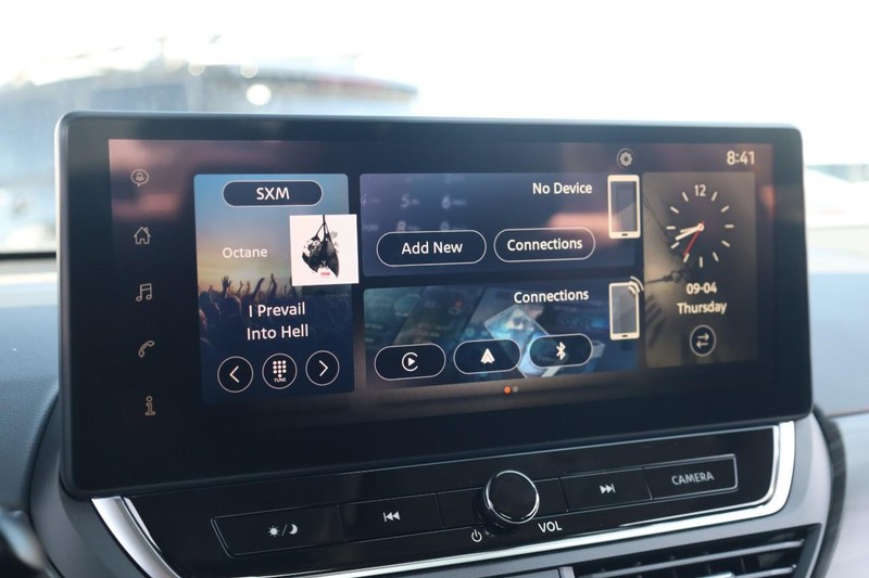 Nissan Altima Vehicle Image 12