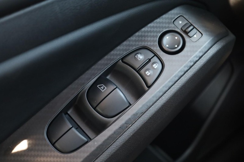 Nissan Altima Vehicle Image 18