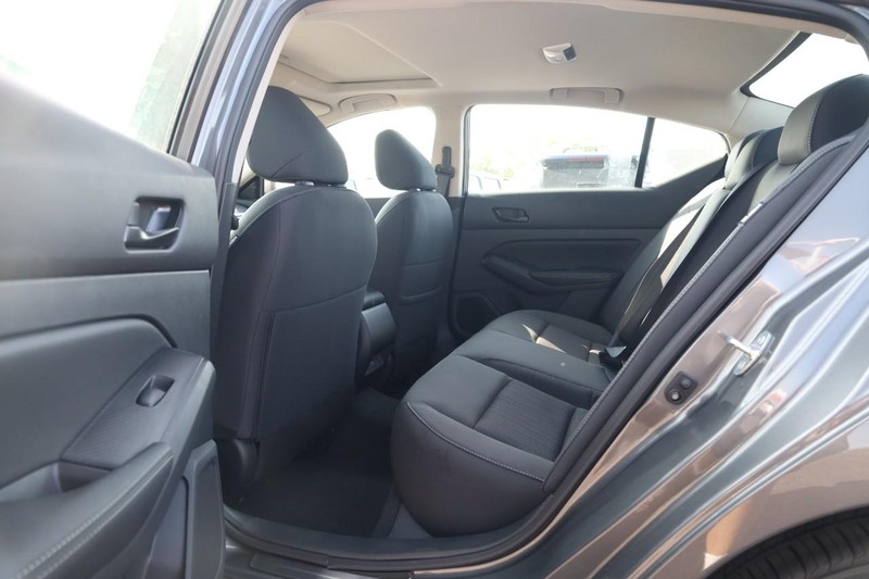 Nissan Altima Vehicle Image 20