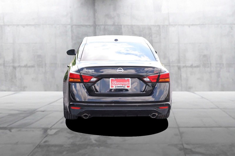 Nissan Altima Vehicle Image 06