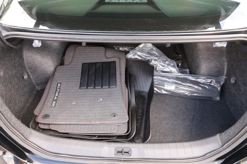 Nissan Altima Vehicle Image 07