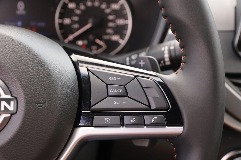 Nissan Altima Vehicle Image 12