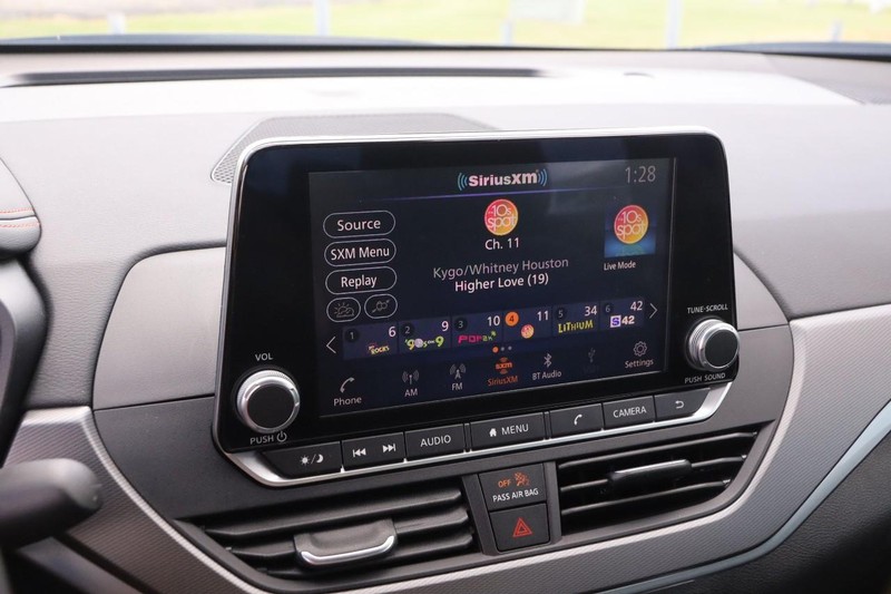 Nissan Altima Vehicle Image 15