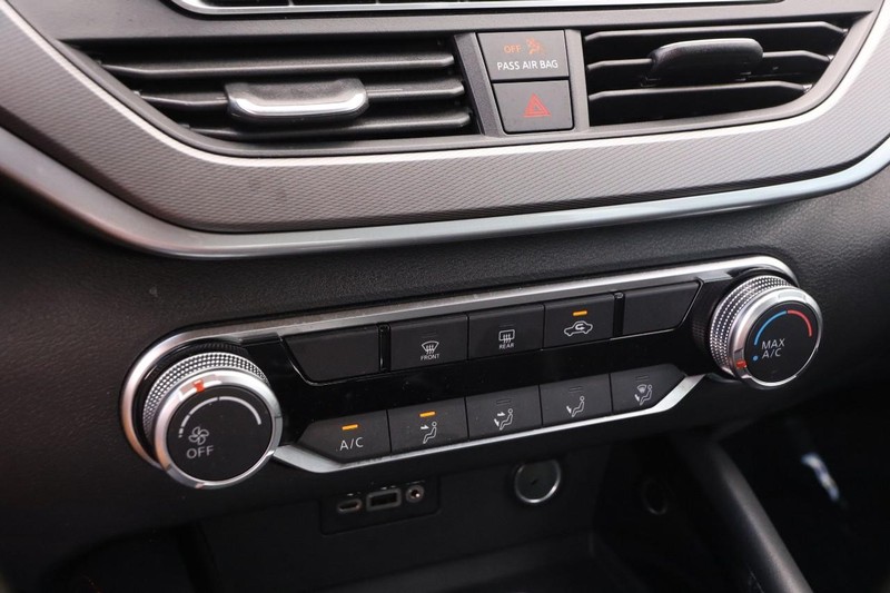 Nissan Altima Vehicle Image 17
