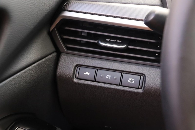 Nissan Altima Vehicle Image 18
