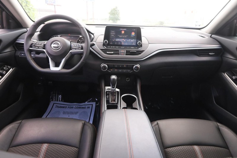 Nissan Altima Vehicle Image 19