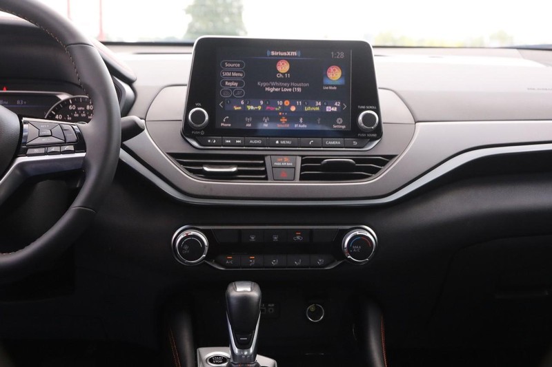 Nissan Altima Vehicle Image 22