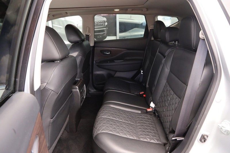 Nissan Murano Vehicle Image 11