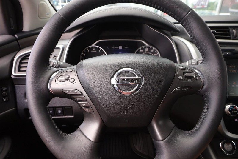 Nissan Murano Vehicle Image 12