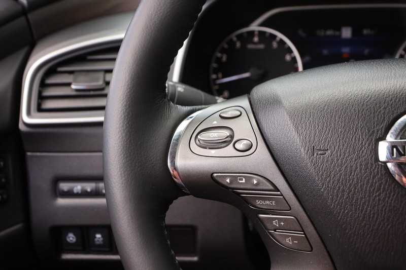 Nissan Murano Vehicle Image 13
