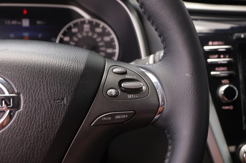 Nissan Murano Vehicle Image 14