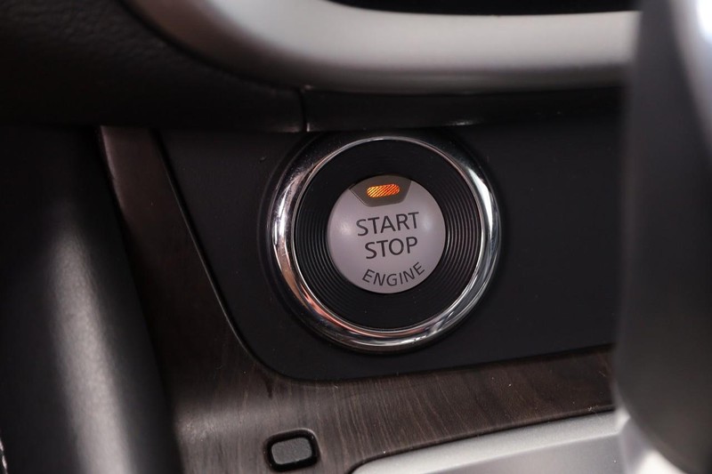 Nissan Murano Vehicle Image 16