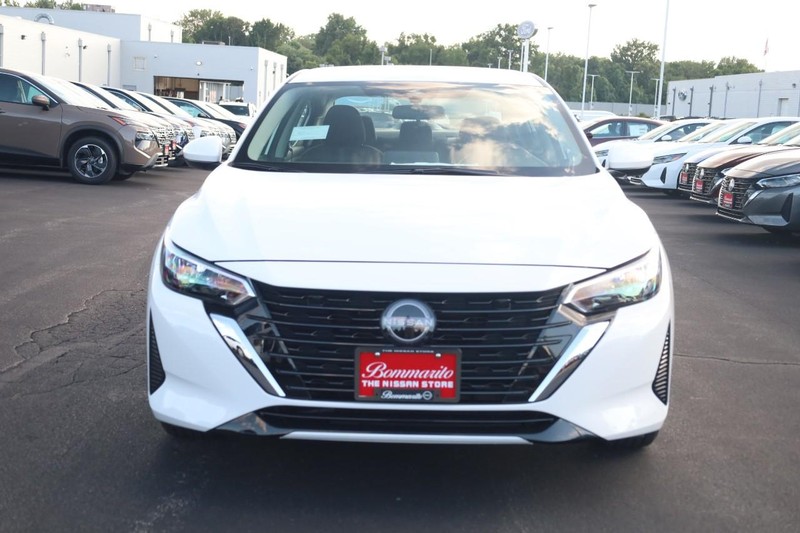 Nissan Sentra Vehicle Image 04