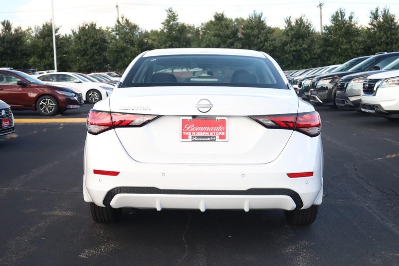 Nissan Sentra Vehicle Image 06