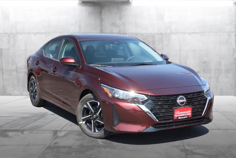 Nissan Sentra Vehicle Image 02