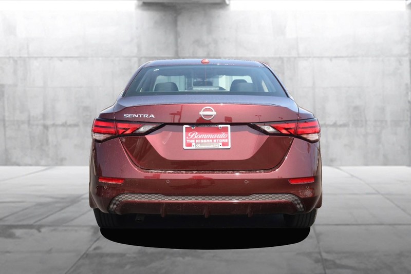 Nissan Sentra Vehicle Image 06