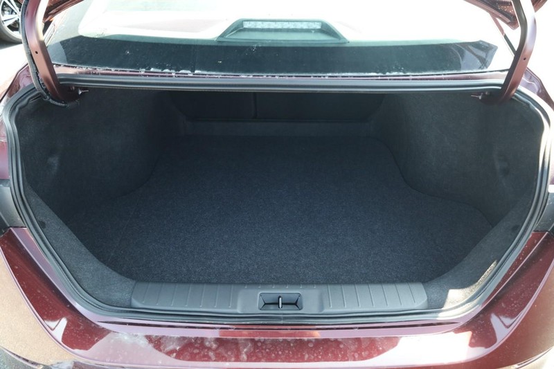Nissan Sentra Vehicle Image 07