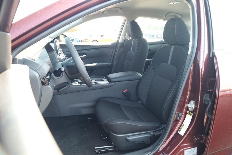 Nissan Sentra Vehicle Image 08