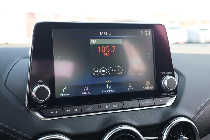 Nissan Sentra Vehicle Image 11