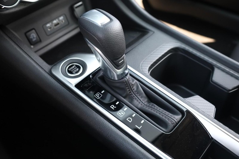 Nissan Sentra Vehicle Image 15