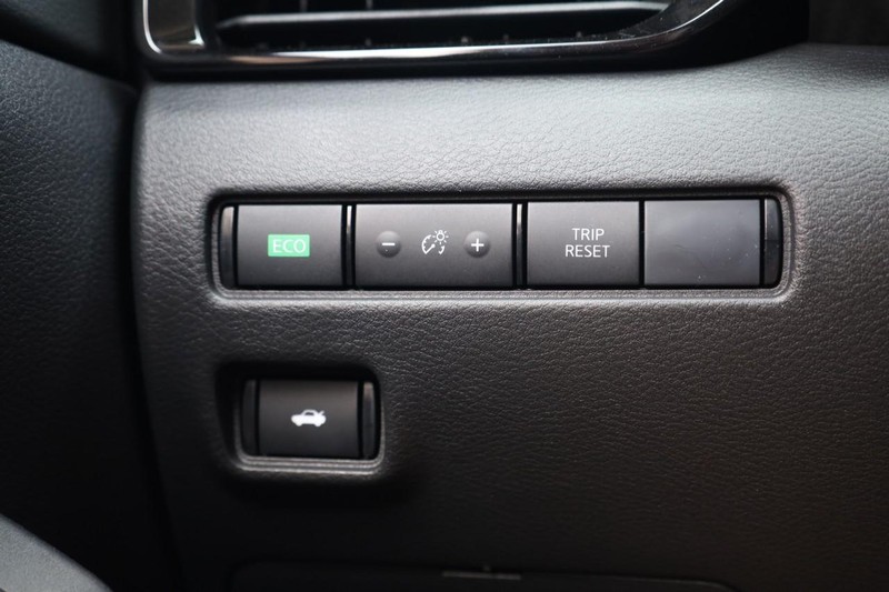 Nissan Sentra Vehicle Image 18