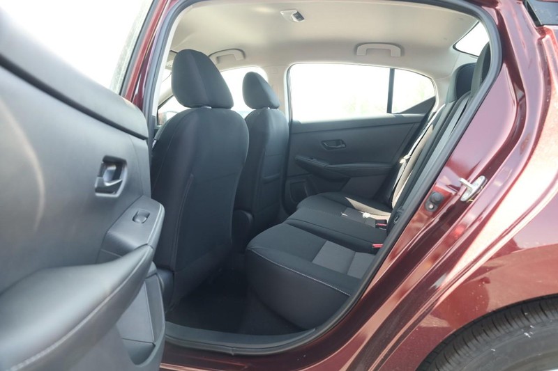 Nissan Sentra Vehicle Image 19