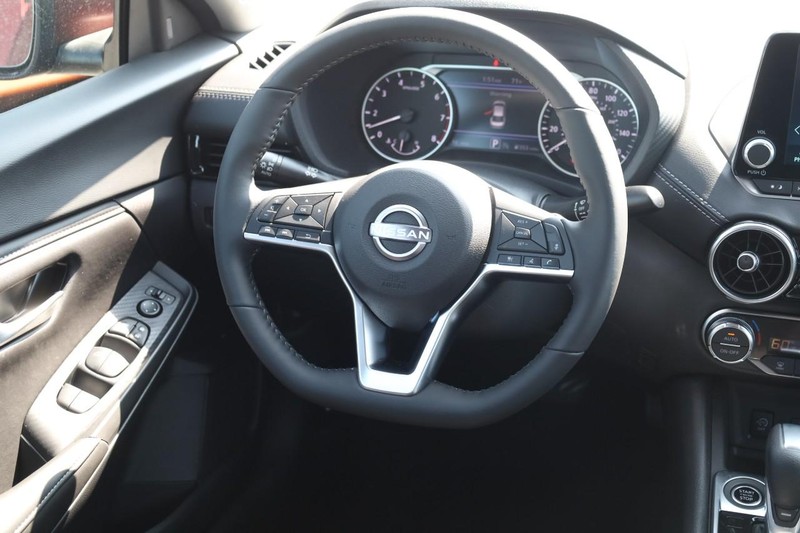 Nissan Sentra Vehicle Image 22
