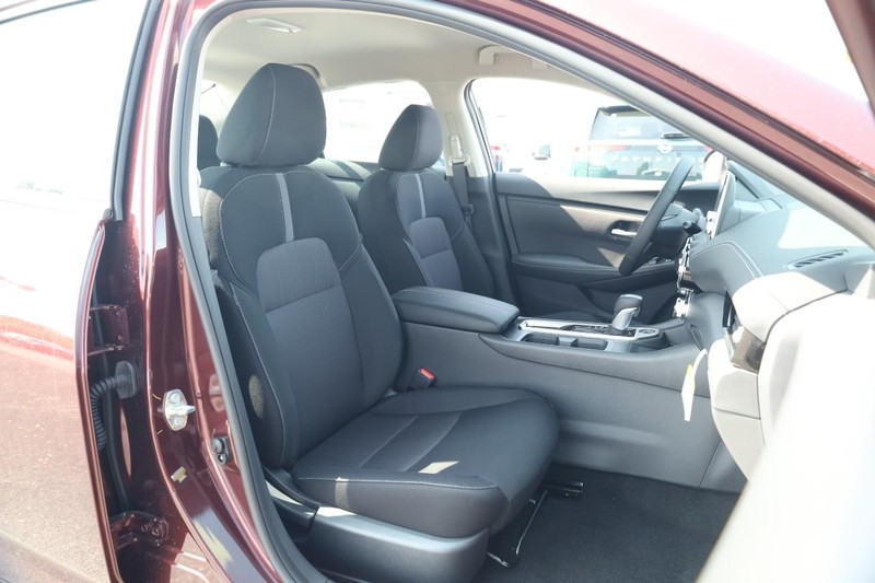 Nissan Sentra Vehicle Image 23
