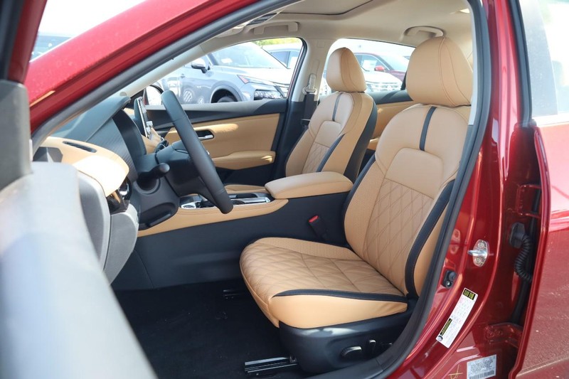 Nissan Sentra Vehicle Image 09
