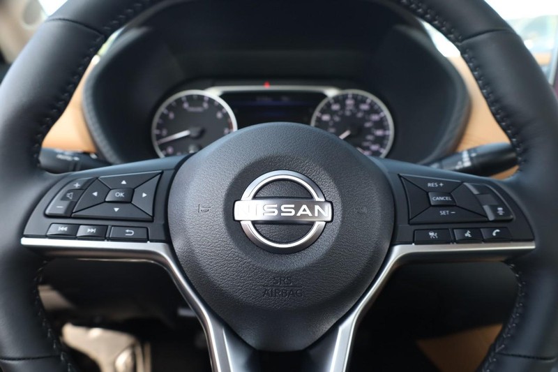 Nissan Sentra Vehicle Image 10