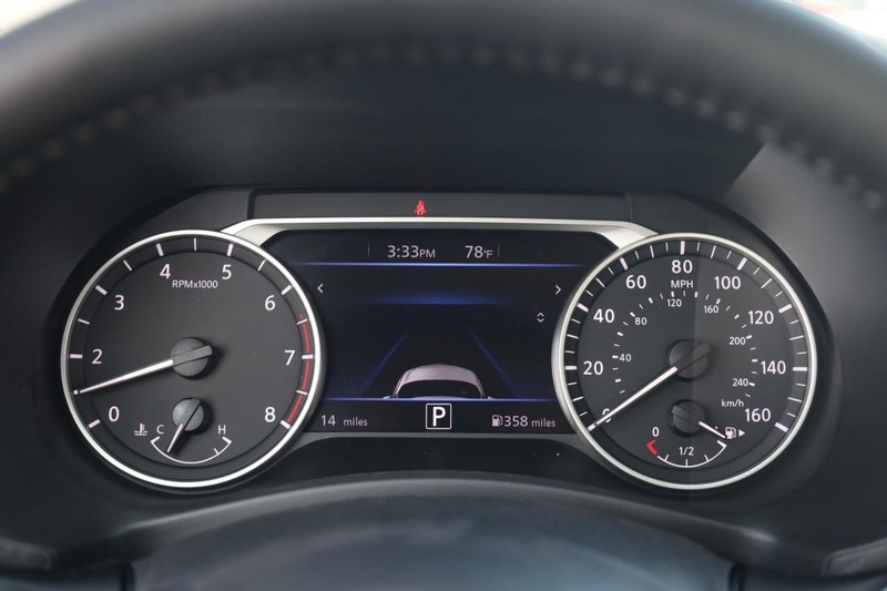 Nissan Sentra Vehicle Image 11