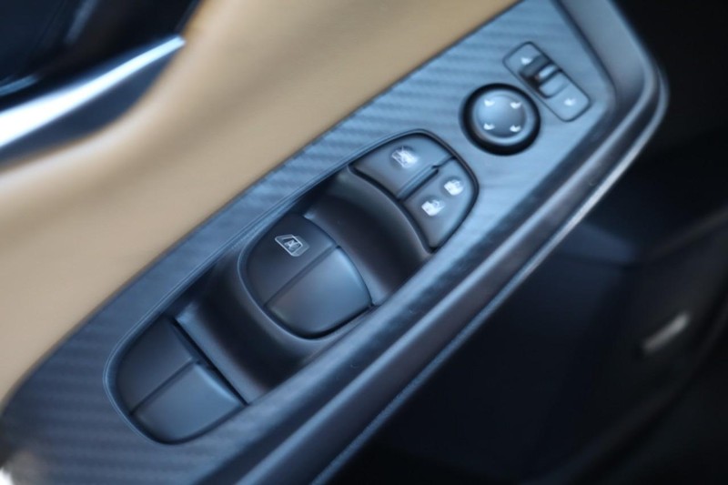Nissan Sentra Vehicle Image 18