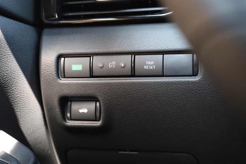 Nissan Sentra Vehicle Image 19