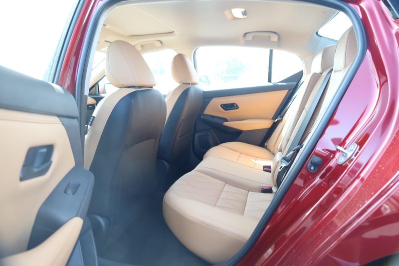 Nissan Sentra Vehicle Image 20