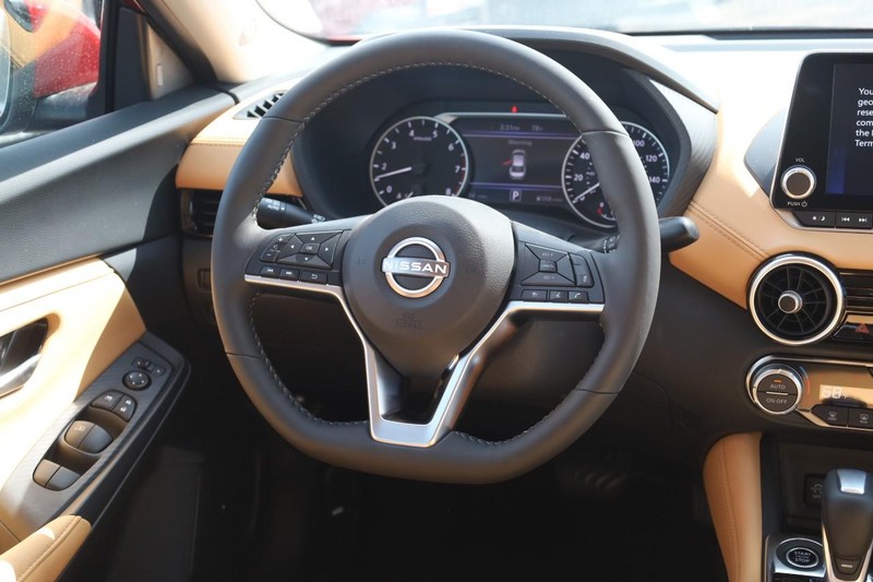 Nissan Sentra Vehicle Image 23