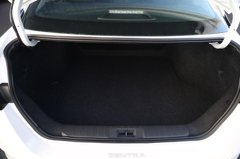 Nissan Sentra Vehicle Image 07