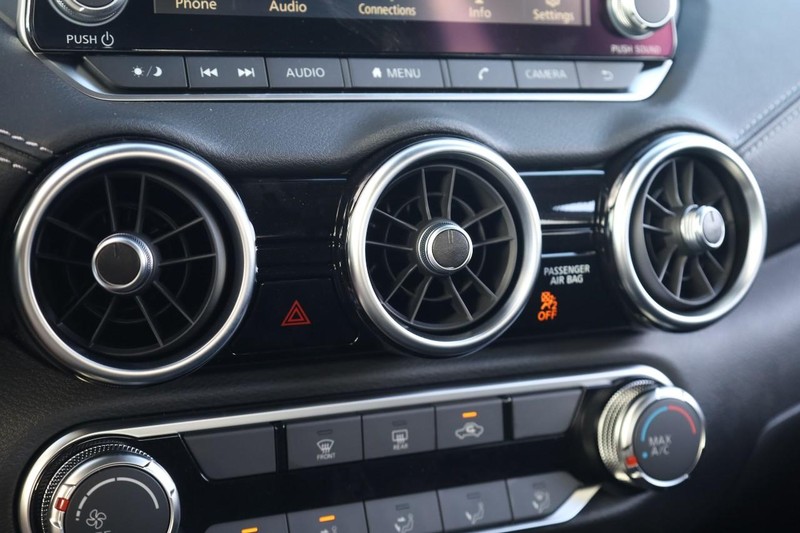 Nissan Sentra Vehicle Image 13