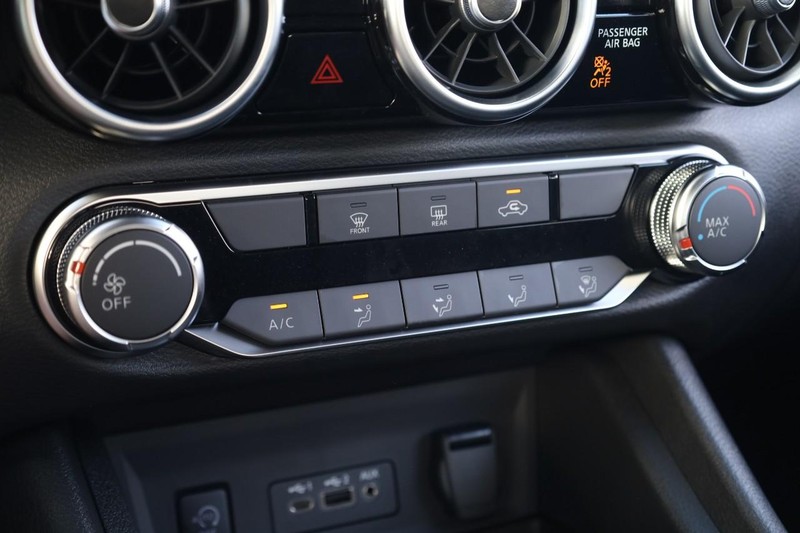 Nissan Sentra Vehicle Image 14