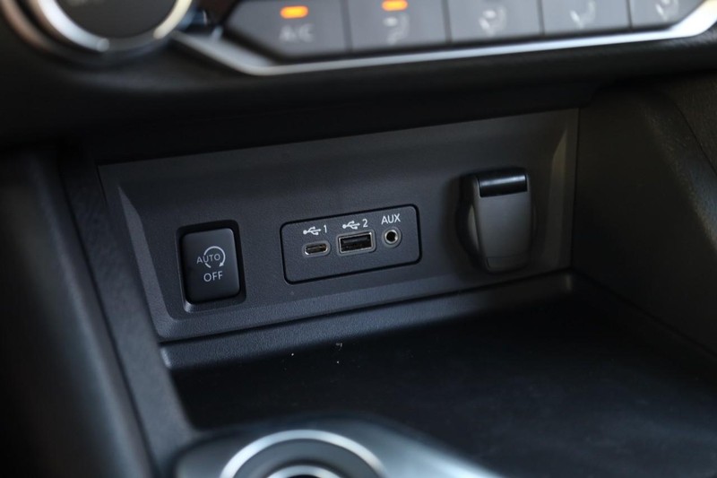 Nissan Sentra Vehicle Image 15